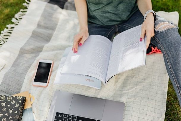 studente con libro