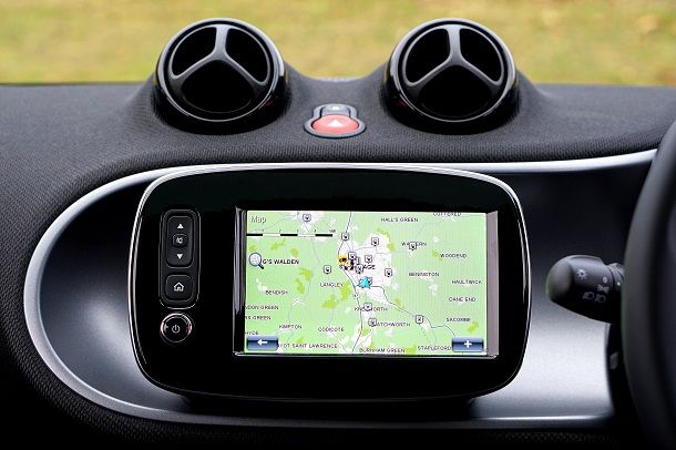 Verificare se il GPS funziona in auto